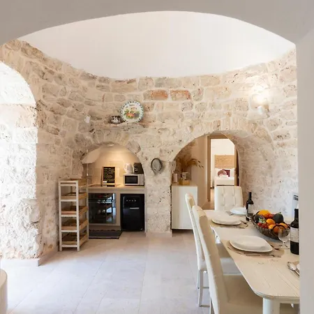 Trulli Aletheia Con Piscina Privata Hébergement de vacances *